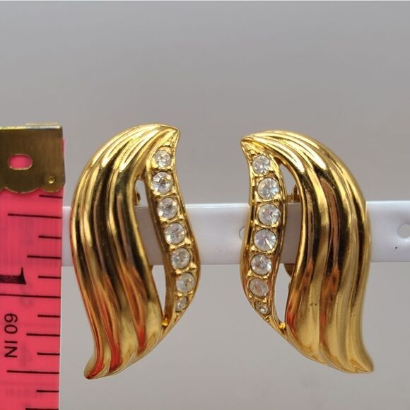 Avon Swirl rhinestone earrings, clip on - Picture 2 of 3